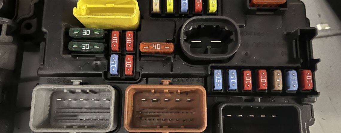 Boitier-BSM-Remplacement-IncarLine 1-Électronique Automobile